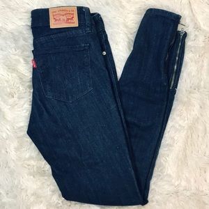 711 Levi’s Skinny Jeans